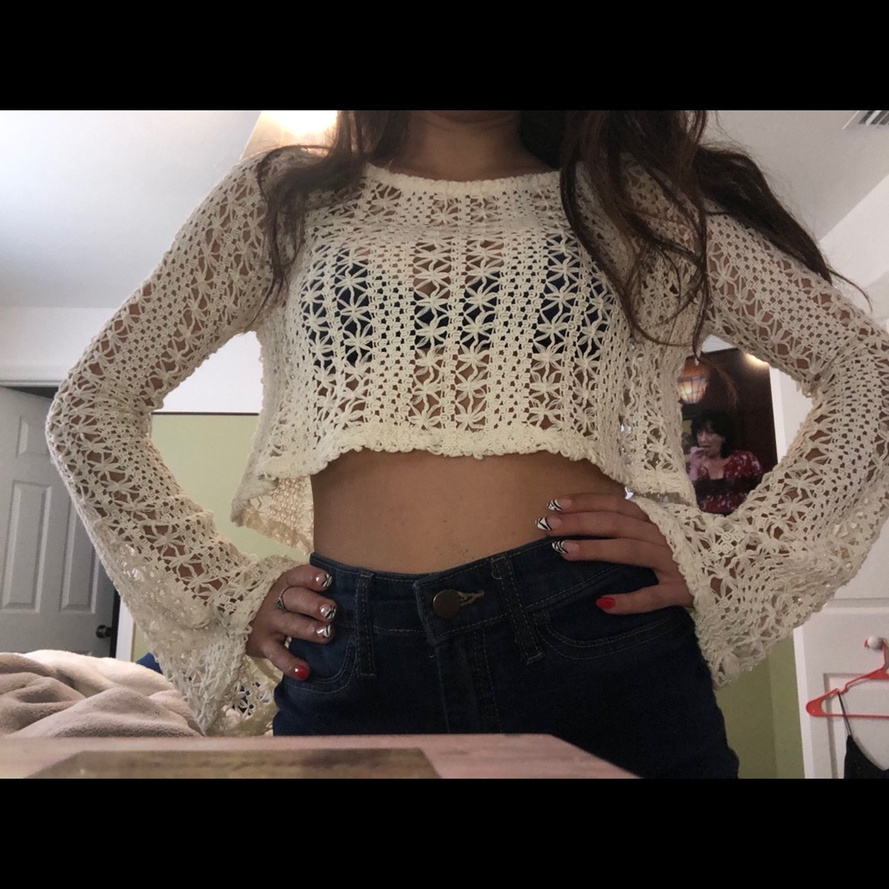 All lace long sleeve crop top